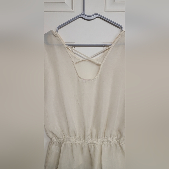 Women's Size Small,  Sleeveless 100% Lightweight Cream/Shear Polyester Top. ✨️✨️ - Picture 6 of 8